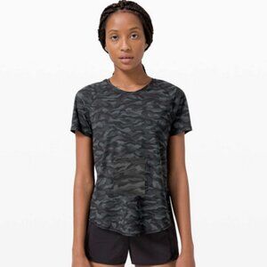Lululemon Rise and Run Short Sleeve Size 4 Camo